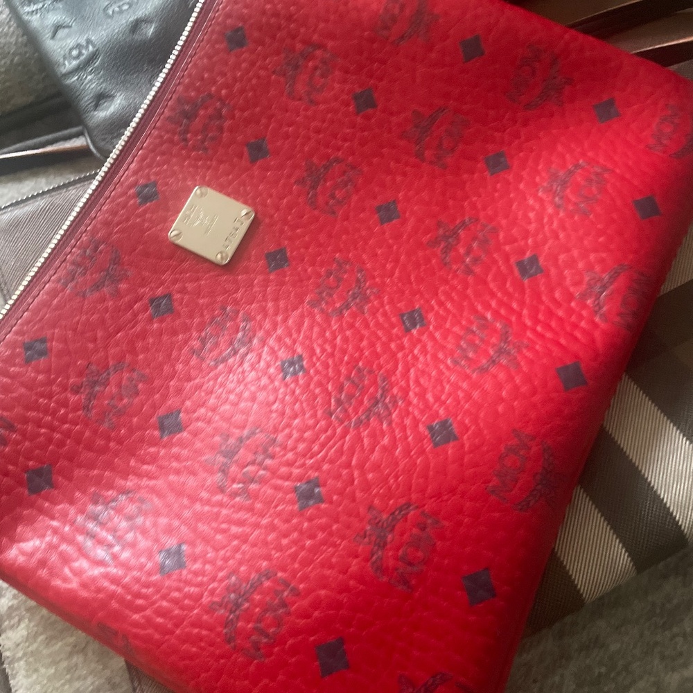 Mcm red